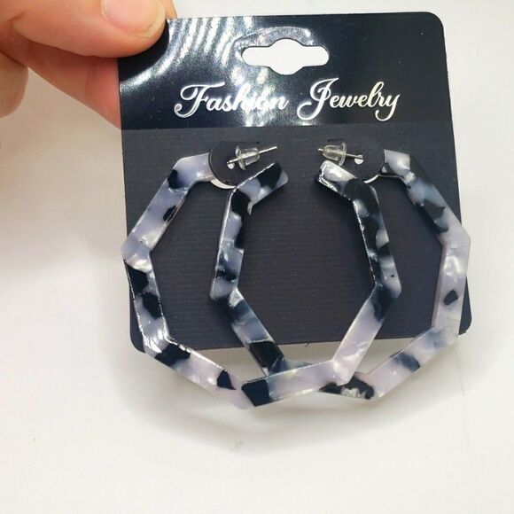 Tortoise marble heptagon hoop Earrings - Picture 1 of 3